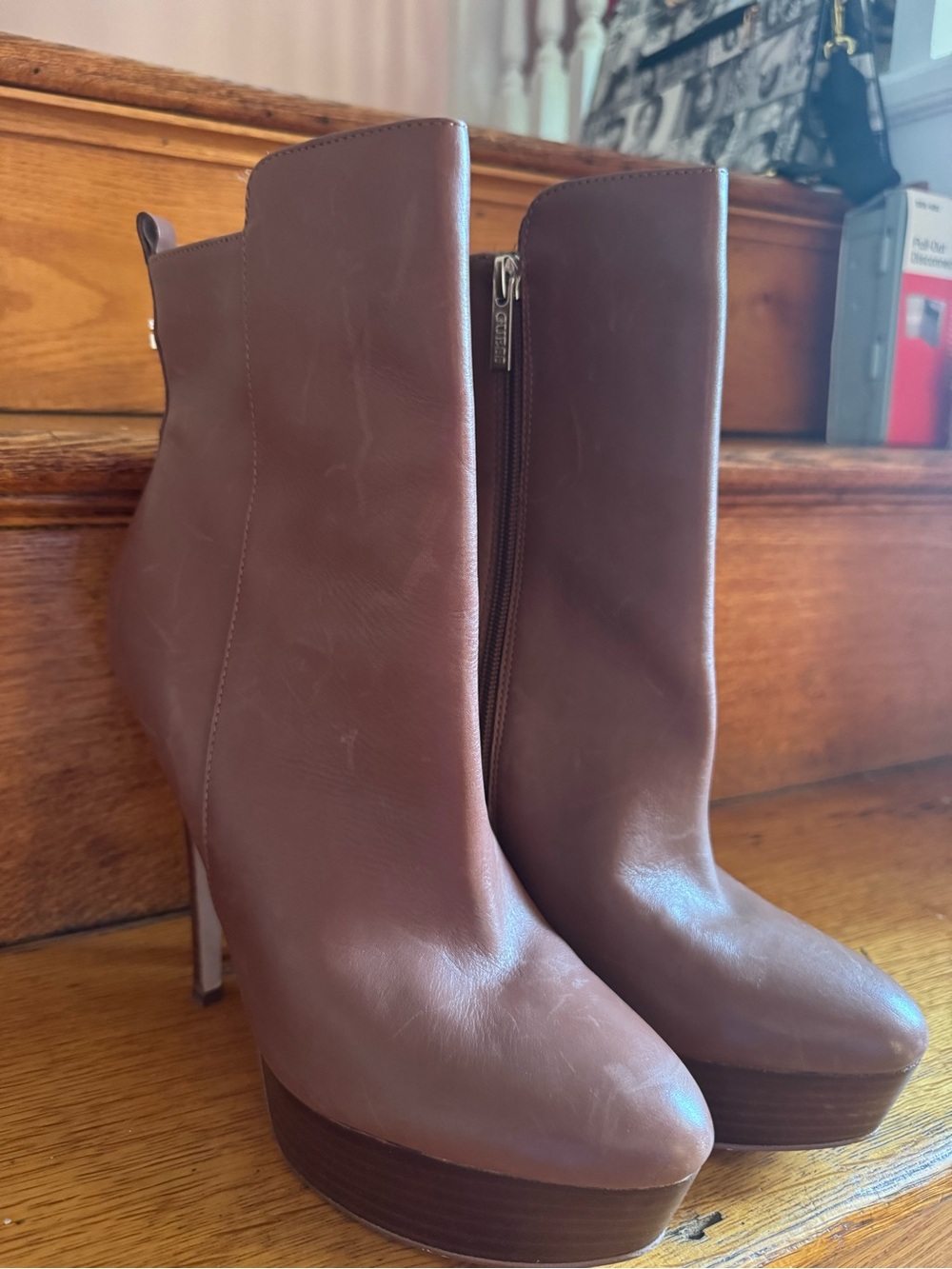 Y2k Guess Brown leather ankle boots with platform heel